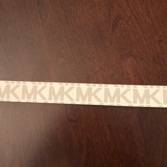Michael Kors Reversible Logo Belt - Picture 3 of 4